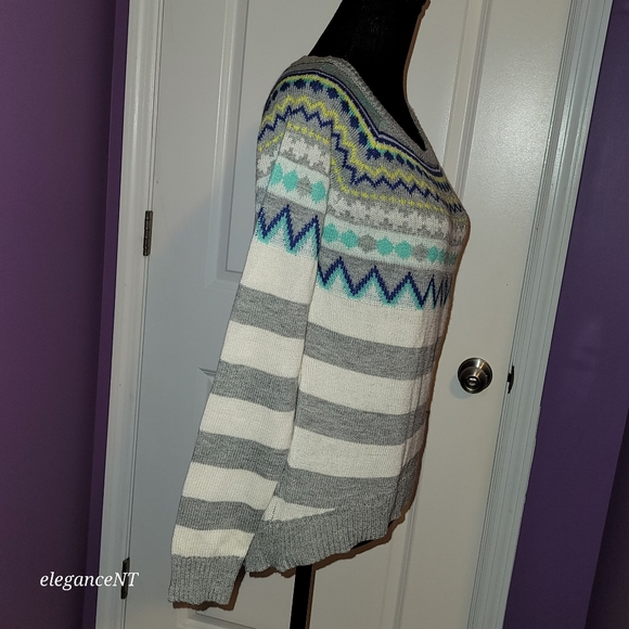 Red Camel Junior's Gray, White, Blue pattern Sweater Sz: M - Picture 5 of 9